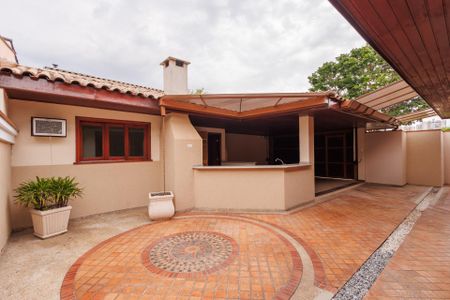 Casa de condomínio para alugar com 300m², 5 quartos e 2 vagasQuintal