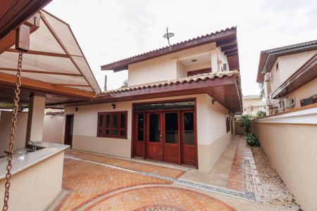 Casa de condomínio para alugar com 300m², 5 quartos e 2 vagasQuintal