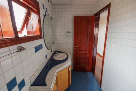 Casa de condomínio para alugar com 300m², 5 quartos e 2 vagasBanheiro Corredor