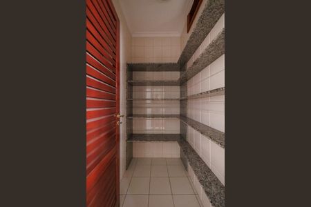 Casa de condomínio para alugar com 300m², 5 quartos e 2 vagasDespensa