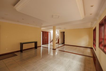 Casa de condomínio para alugar com 300m², 5 quartos e 2 vagasSala