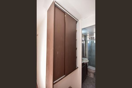 Apartamento para alugar com 51m², 2 quartos e 1 vagaArmário do Corredor