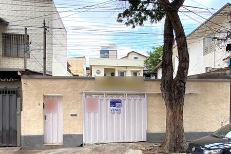 Casa para alugar com 392m², 4 quartos e 8 vagasFachada