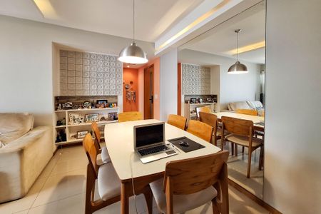 Apartamento à venda com 80m², 2 quartos e 1 vagaSala