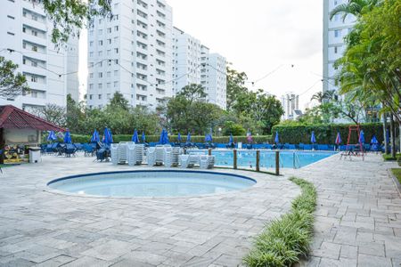 Apartamento à venda com 65m², 2 quartos e 2 vagasÁrea comum - Piscina