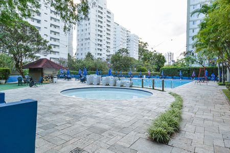 Apartamento à venda com 65m², 2 quartos e 2 vagasÁrea comum - Piscina