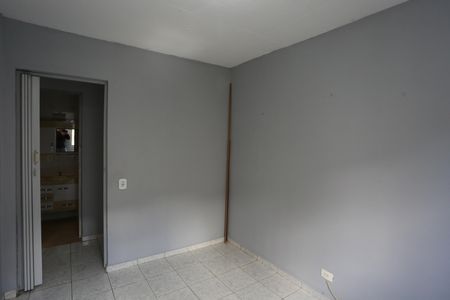 Quarto 1 de apartamento para alugar com 2 quartos, 55m² em Parque Pinheiros, Taboão da Serra