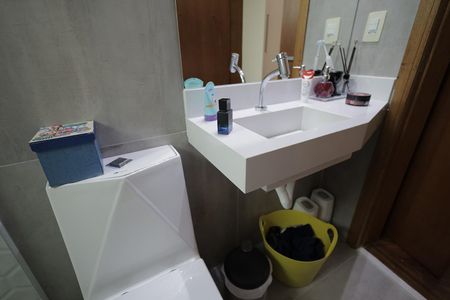 Casa à venda com 147m², 3 quartos e 3 vagasBanheiro Suíte 2