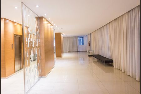 Apartamento à venda com 90m², 2 quartos e 2 vagasHall social