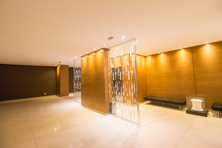 Apartamento à venda com 90m², 2 quartos e 2 vagasHall social