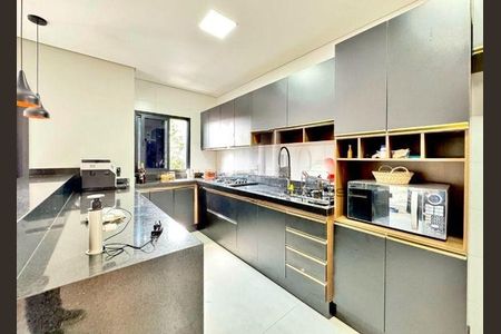 Casa à venda com 3 quartos, 200m² em Parque Novo Oratório, Santo André