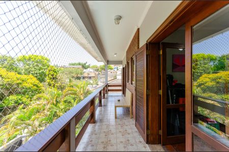 Casa à venda com 510m², 5 quartos e 6 vagas Casa à venda com 510m², 5 quartos e 6 vagasSuíte 4 - Varanda