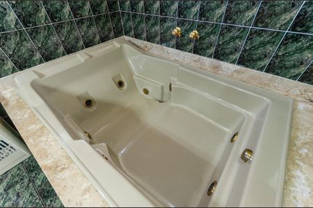 Casa à venda com 510m², 5 quartos e 6 vagas Casa à venda com 510m², 5 quartos e 6 vagasSuíte 1 - Banheiro