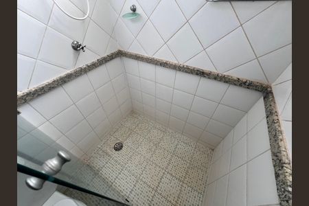 Apartamento para alugar com 70m², 2 quartos e 1 vaga Apartamento para alugar com 70m², 2 quartos e 1 vagaBanheiro da Suíte 1