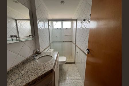 Apartamento para alugar com 70m², 2 quartos e 1 vaga Apartamento para alugar com 70m², 2 quartos e 1 vagaBanheiro da Suíte 1