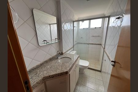Apartamento para alugar com 70m², 2 quartos e 1 vaga Apartamento para alugar com 70m², 2 quartos e 1 vagaBanheiro da Suíte 1