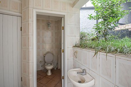 Casa de condomínio à venda com 510m², 4 quartos e 5 vagasBanheiro de serviço 3