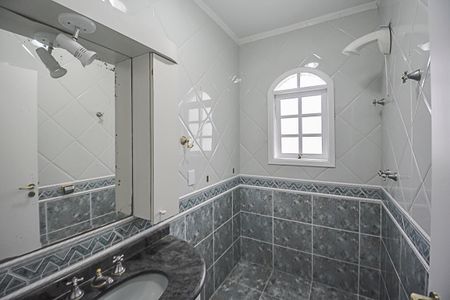 Casa de condomínio à venda com 510m², 4 quartos e 5 vagasBanheiro da Suíte