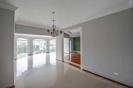 Casa de condomínio à venda com 510m², 4 quartos e 5 vagasSala