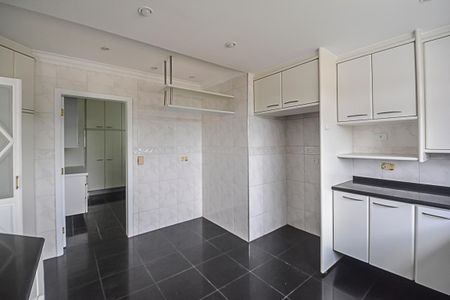 Casa de condomínio à venda com 510m², 4 quartos e 5 vagasCozinha