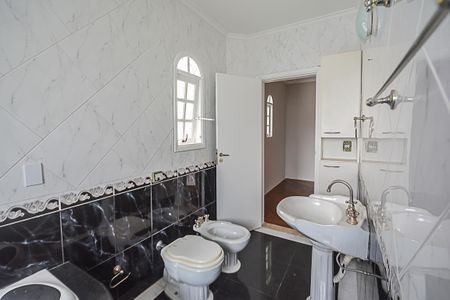 Casa de condomínio à venda com 510m², 4 quartos e 5 vagasBanheiro da Suíte 4