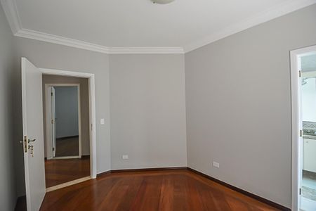 Casa de condomínio à venda com 510m², 4 quartos e 5 vagasQuarto 3 - Suíte