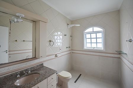 Casa de condomínio à venda com 510m², 4 quartos e 5 vagasBanheiro da Suíte 2