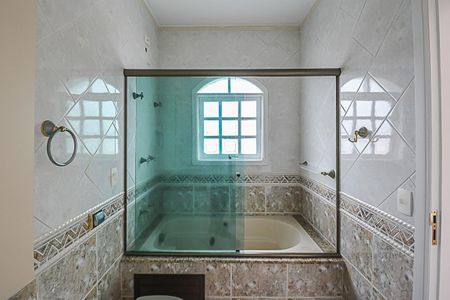 Casa de condomínio à venda com 510m², 4 quartos e 5 vagasBanheiro da Suíte 3