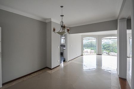 Casa de condomínio à venda com 510m², 4 quartos e 5 vagasSala