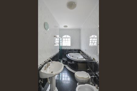 Casa de condomínio à venda com 510m², 4 quartos e 5 vagasBanheiro da Suíte 4