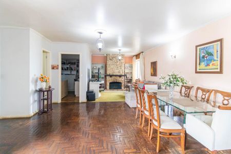 Casa à venda com 404m², 4 quartos e 5 vagasSala