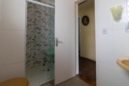 Casa à venda com 404m², 4 quartos e 5 vagasBanheiro Social 1