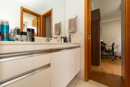 Apartamento à venda com 147m², 4 quartos e 4 vagasBANHEIRO3