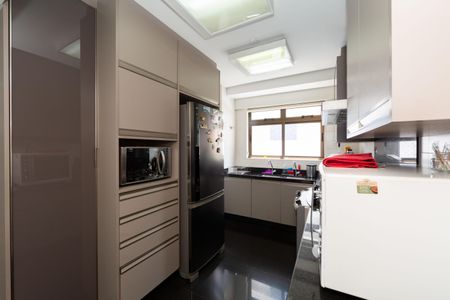 Apartamento à venda com 147m², 4 quartos e 4 vagasCOZINHA