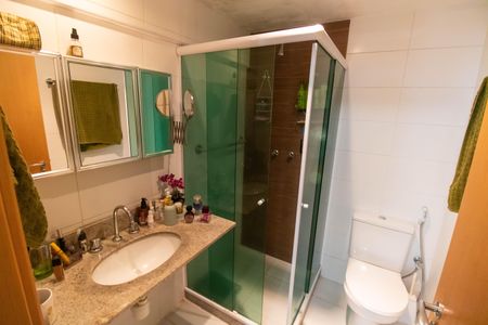 Apartamento à venda com 120m², 3 quartos e 1 vaga Apartamento à venda com 120m², 3 quartos e 1 vagaBanheiro da Suíte