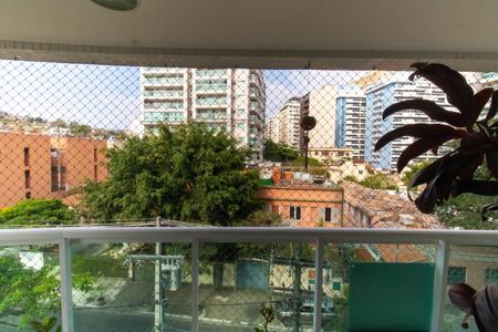 Apartamento à venda com 120m², 3 quartos e 1 vaga Apartamento à venda com 120m², 3 quartos e 1 vagaVista da Suíte Canadense 1