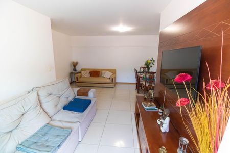 Apartamento à venda com 120m², 3 quartos e 1 vaga Apartamento à venda com 120m², 3 quartos e 1 vagaSala
