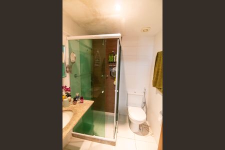 Apartamento à venda com 120m², 3 quartos e 1 vaga Apartamento à venda com 120m², 3 quartos e 1 vagaBanheiro da Suíte 1