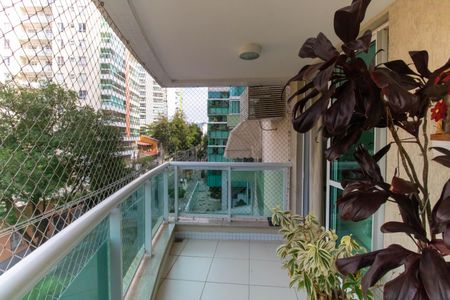 Apartamento à venda com 120m², 3 quartos e 1 vaga Apartamento à venda com 120m², 3 quartos e 1 vagaVaranda da Suíte