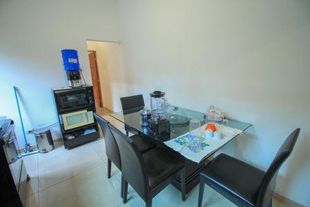 Casa à venda com 140m², 2 quartos e 1 vaga