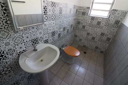 Banheiro Social de casa para alugar com 2 quartos, 48m² em Jardim Turibio, Osasco