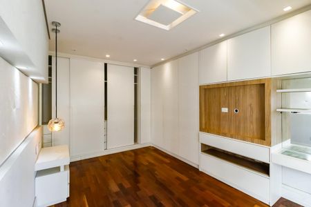 Apartamento à venda com 184m², 4 quartos e 3 vagasSuíte 2