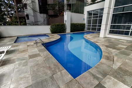 Apartamento à venda com 184m², 4 quartos e 3 vagasÁrea comum - Piscina