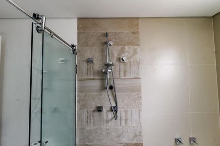 Apartamento à venda com 184m², 4 quartos e 3 vagasBanheiro da Suíte 2 - chuveiro
