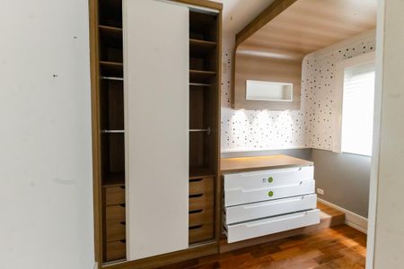 Apartamento à venda com 184m², 4 quartos e 3 vagasQuarto 2 - Armários
