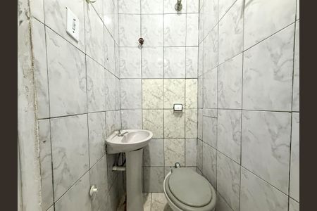 Banheiro de casa para alugar com 1 quarto, 40m² em Vila Caraguata, São Paulo