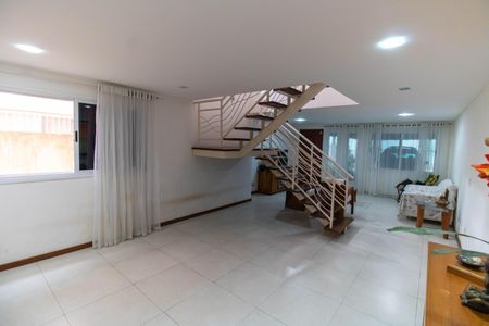 Sala de casa à venda com 3 quartos, 160m² em Itaipu, Niterói