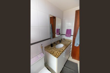 Casa à venda com 160m², 3 quartos e 2 vagasBanheiro Social