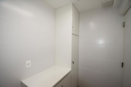 Apartamento à venda com 120m², 3 quartos e 2 vagas Apartamento à venda com 120m², 3 quartos e 2 vagaslavanderia