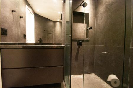 Apartamento à venda com 120m², 3 quartos e 2 vagas Apartamento à venda com 120m², 3 quartos e 2 vagasbanheiro corredor